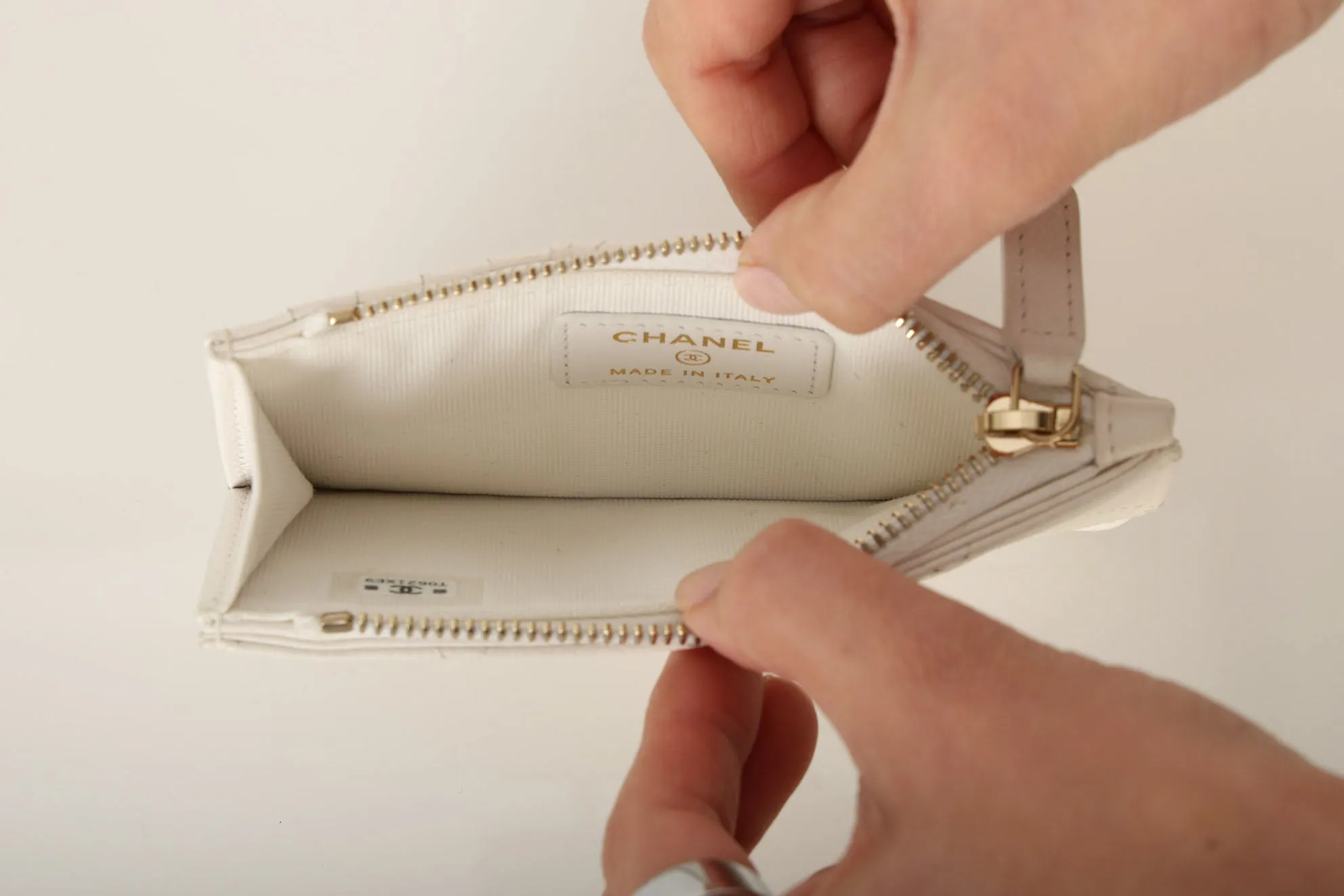 Chanel 2023 Caviar Cardholder w/ Chain