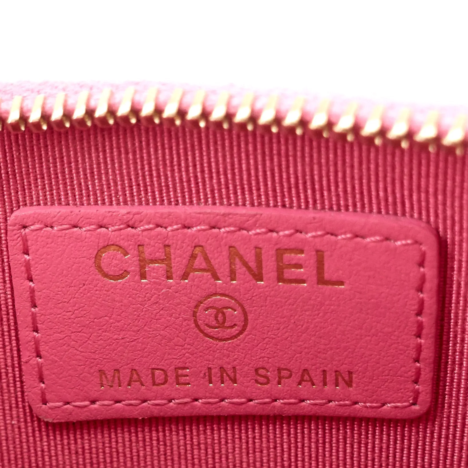 CHANEL Classic Zip Caviar Leather Cardholder
