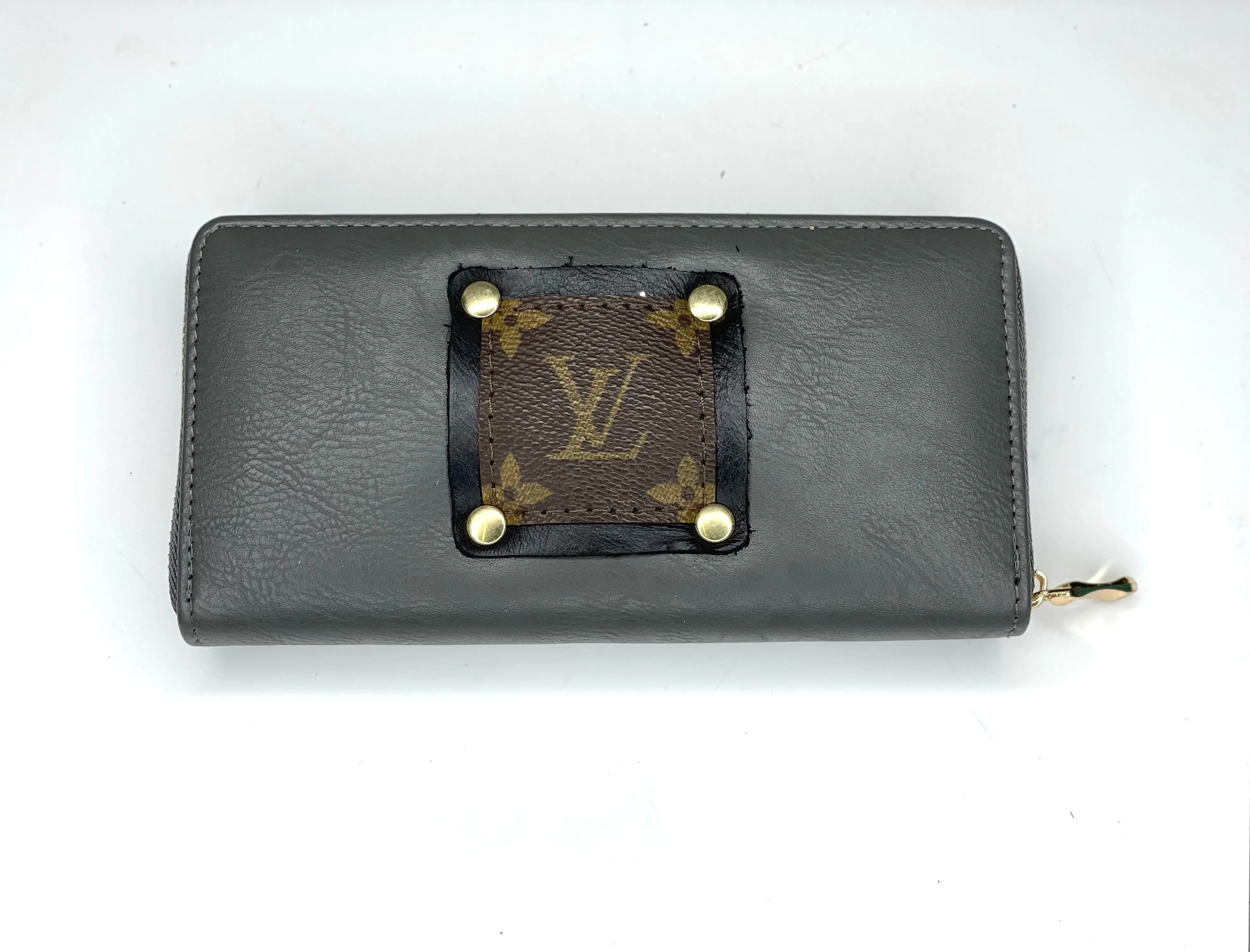 Single Wallet Dark grey (black patch, gold hardware)